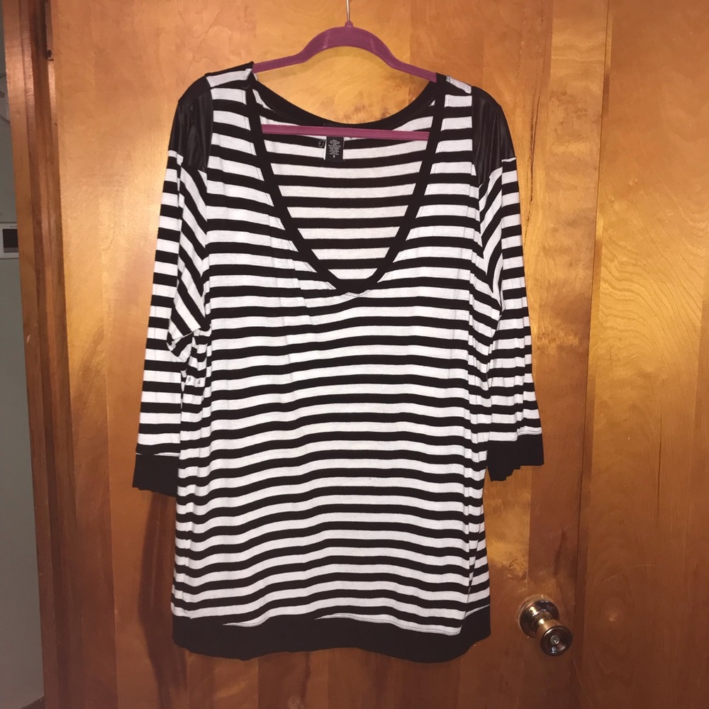 Torrid Black & White Striped 3/4 Tee Size 3